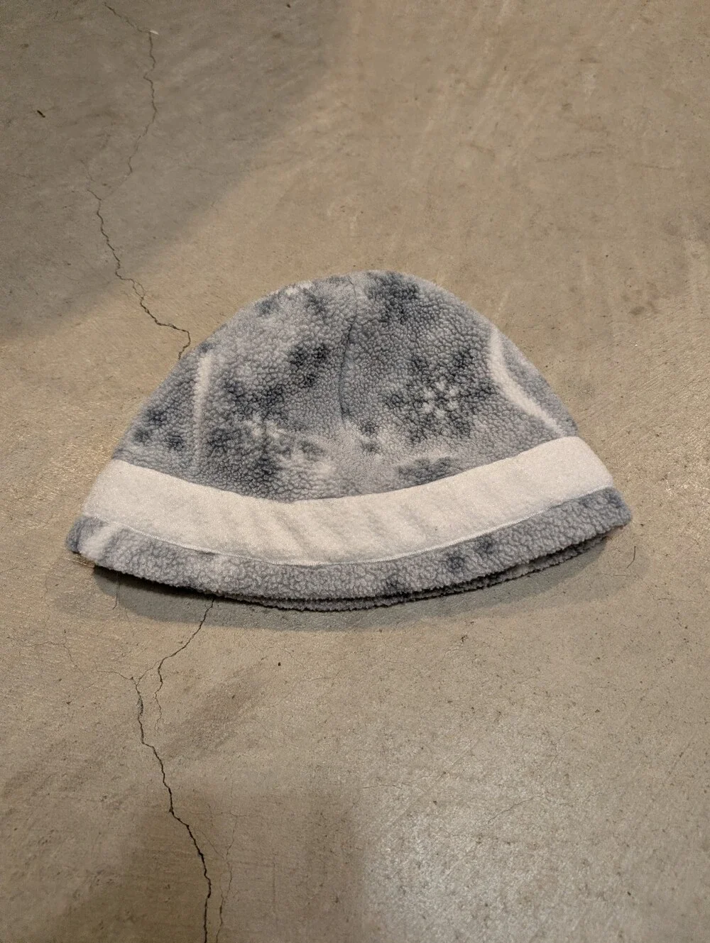 Shred Alert Kids Beanie Gray/Green Snowflake